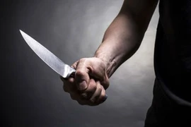 Mâu thuẫn, con trai dùng dao đâm mẹ rồi tự sát