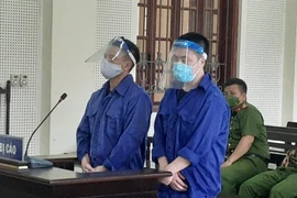 Hai người đàn ông vận chuyển ma túy để lấy nửa tỷ tiền công