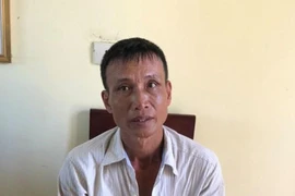 Gã đàn ông hiếp dâm người phụ nữ bị câm trên cánh đồng vắng