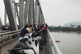 Để lại thư tuyệt mệnh và xe máy người đàn ông nhảy cầu Bến Thủy tự tử