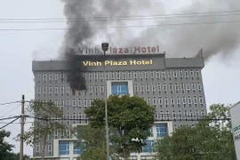 Huy động hàng chục chiến sỹ PCCC dập đám cháy ở khách sạn