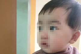 Bé gái bị bỏ rơi trong đêm lạnh cùng tờ giấy nhờ nuôi hộ