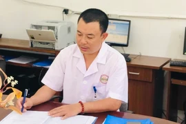 Bác sỹ đuổi theo xe máy cứu kịp thời cháu bé 2 tuổi bị tím tái do đuối nước