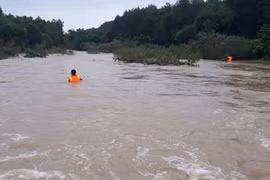 Tìm thấy thi thể người đàn ông bị lũ cuốn khi đi qua cầu tràn