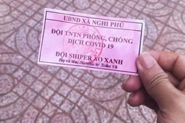 Dùng thẻ giao hàng giả còn ngang nhiên đi xe không biển kiểm soát