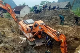 Bị vùi lấp khi đang đào giếng, 3 người tử vong