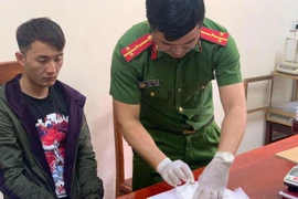 Mua xong 2 bánh heroin trở về thì bị công an bắt