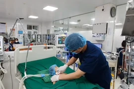 Bé 32 tháng tuổi uống nhầm thuốc diệt chuột