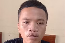 Dùng rơm phóng hỏa đốt xe máy của hàng xóm để trả thù