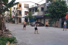 Xử phạt 4 người chơi bóng chuyền trong khi giãn cách xã hội