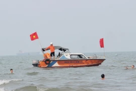 Đi tắm biển Cửa Lò buổi sáng, đôi nam nữ đuối nước thương tâm