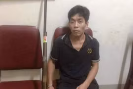 Con trai vác súng tự chế đe dọa bố đẻ vì mâu thuẫn