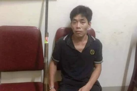 Con trai vác súng tự chế đe dọa bố đẻ vì mâu thuẫn