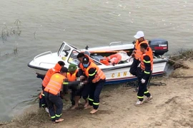 Tìm thấy thi thể nam thanh niên để lại xe máy gieo mình xuống sông tự tử