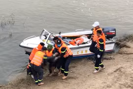 Tìm thấy thi thể nam thanh niên để lại xe máy gieo mình xuống sông tự tử