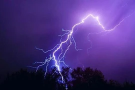 Bị sét đánh trúng khi đang ngủ, bé 4 tuổi tử vong