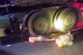 Hai vợ chồng bị xe đầu kéo cán thương vong