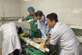 Đứt thang cẩu công trường xây dựng, hơn chục người thương vong