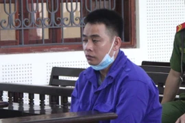 Mâu thuẫn trong quán ăn đêm, nam thanh niên rút súng bắn người