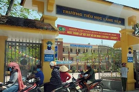 Phạt 2,5 triệu đồng phụ huynh đến tận nhà đánh bạn của con