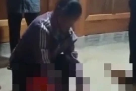 Người chồng đang ngủ nghi bị vợ dùng dao sát hại