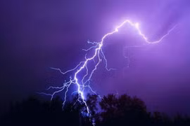 May mắn thoát chết khi bị sét đánh 