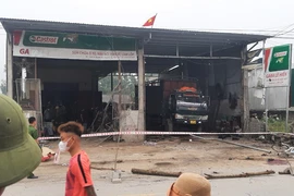 Nổ lớn ở xưởng sửa chữa xe ô tô, 6 người thương vong