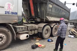 Xe tải cán xe máy, 2 mẹ con tử vong