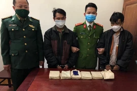 Chú và cháu bị bắt cùng 6 bánh heroin