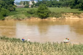 Tìm kiếm nữ kế toán bệnh viện nghi nhảy sông tự tử