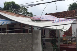 Phát hiện người phụ nữ bị cứa cổ chết trên giường