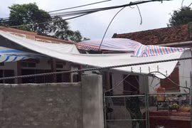 Phát hiện người phụ nữ bị cứa cổ chết trên giường