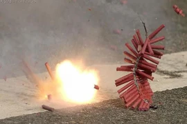 Hai anh em trọng thương do chơi pháo