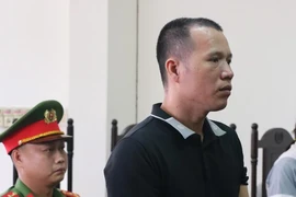 Thiếu tiền ăn chơi, cầm lựu đạn giả xông vào cướp ngân hàng