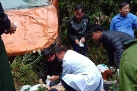 Xe bán tải rơi xuống vực, 3 người thương vong