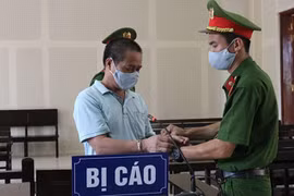 Cha cắm xe máy của con gái để lấy tiền buôn ma túy