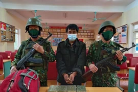 Vận chuyển heroin để lấy 500 USD tiền công