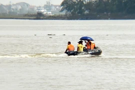 Tìm thấy thi thể của người bố và hai con gái dưới sông Lam