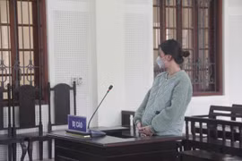 Người phụ nữ mang bầu 8 tháng hầu tòa vì thuê xe tự lái rồi làm giả giấy tờ mang bán