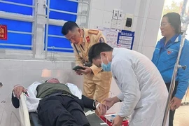 Kịp thời cứu người đàn ông bị đột quỵ khi đang đi xe máy