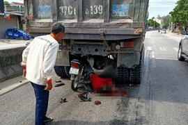 Đâm vào đuôi xe tải, nam thanh niên gặp tai nạn thương tâm