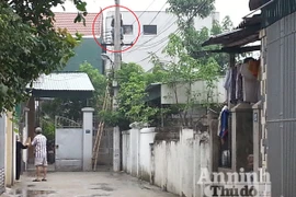 Nghi vấn nam thanh niên “ngáo đá” trèo cột điện cố thủ nhiều giờ