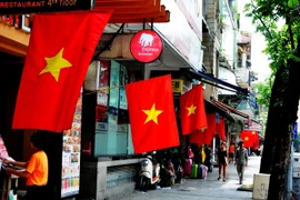 Hà Nội rực rỡ, bình yên trong ngày 30-4 lịch sử