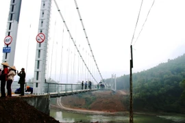 Nhịp cầu nối những bờ vui