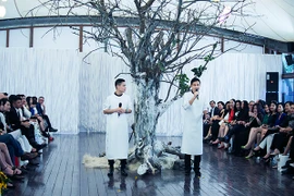 Doanh nhân Sơn Đoàn "lấn sân" trong show của bạn đời - NTK Adrian Anh Tuấn