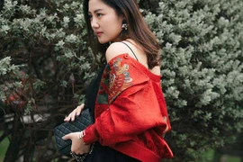 Văn Mai Hương sành điệu xuống phố ngày cận Tết