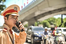 Những người "đội" nắng lửa giữa trưa hè