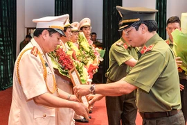 5.990 cán bộ, chiến sĩ Công an Hà Nội được thăng cấp bậc hàm, nâng lương