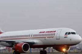Máy bay Ấn Độ chở 169 hành khách hạ cánh khẩn cấp 
