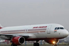 Máy bay Ấn Độ chở 169 hành khách hạ cánh khẩn cấp 